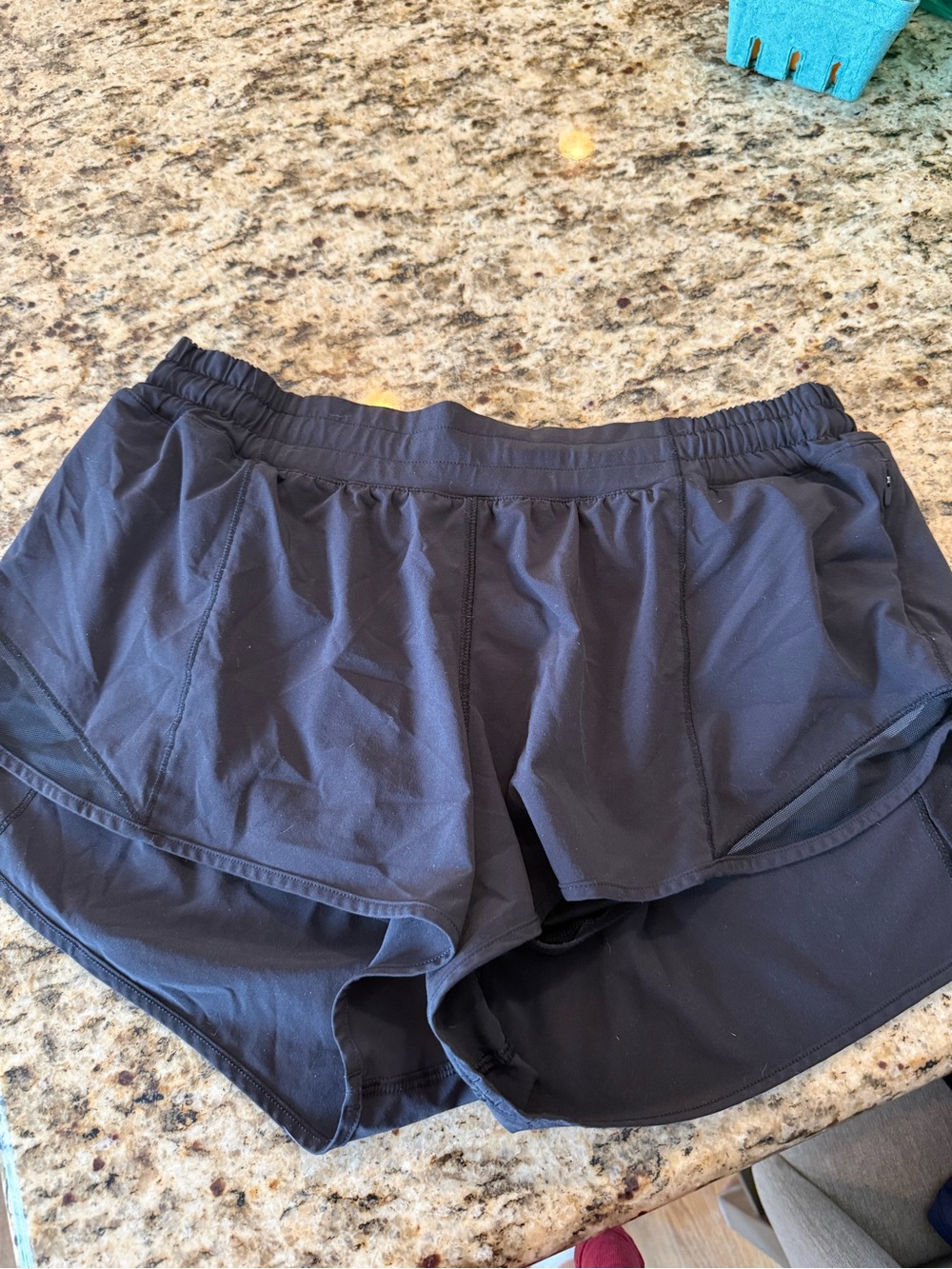 Lululemon Hotty Hot shorts 2.5”